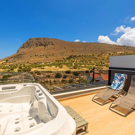 Bella With Jacuzzi Holiday home